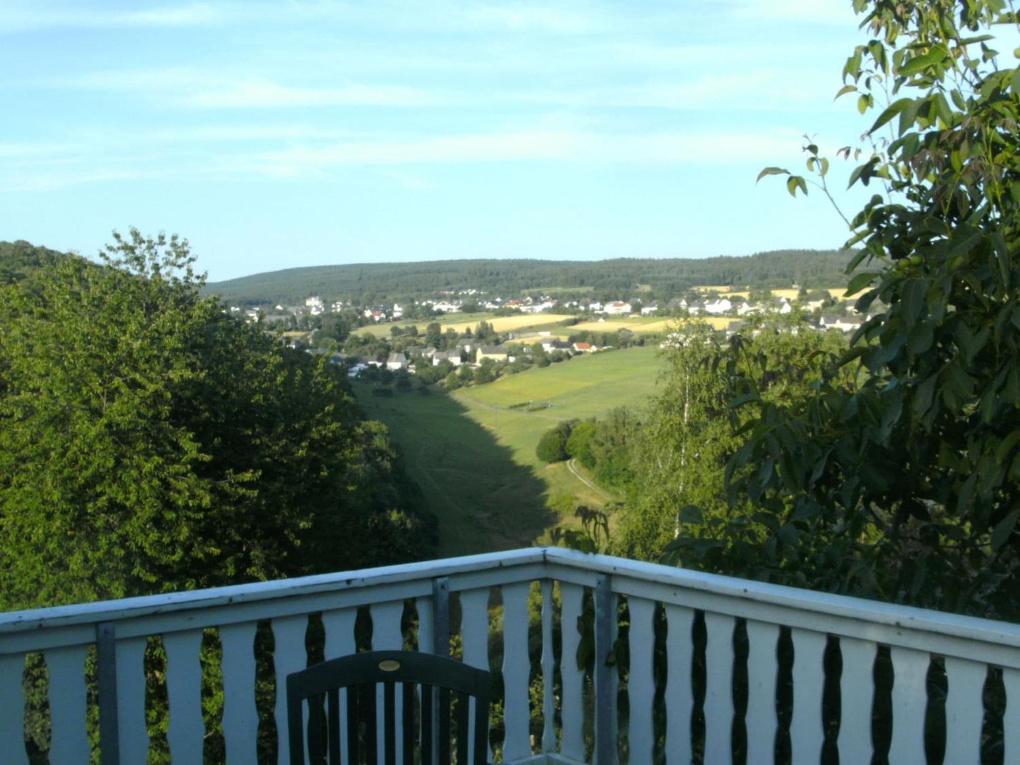 Spacious Apartment In Morbach With Garden Thalfang Exterior photo